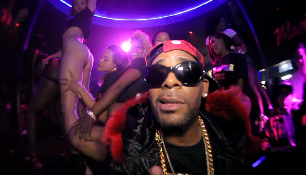revolttv's tweet photo. .@RKelly Makes 48 Look Great in New ‘Happy Birthday’ Video - http://t.co/1eztaZewTd http://t.co/Ka7kr3igVx