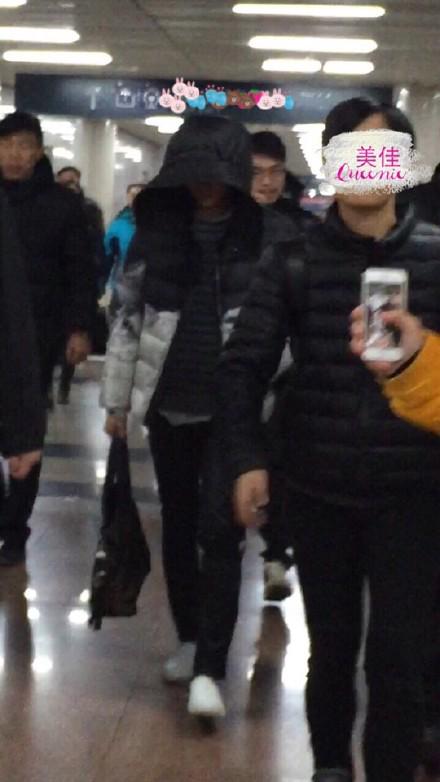 [PREVIEW] 150124 Beijing West Railway Station [25P] B8FIHZSCEAA3-0U