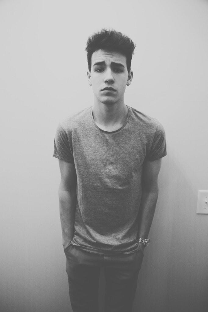JacobWhitesides's tweet image. tall and bored