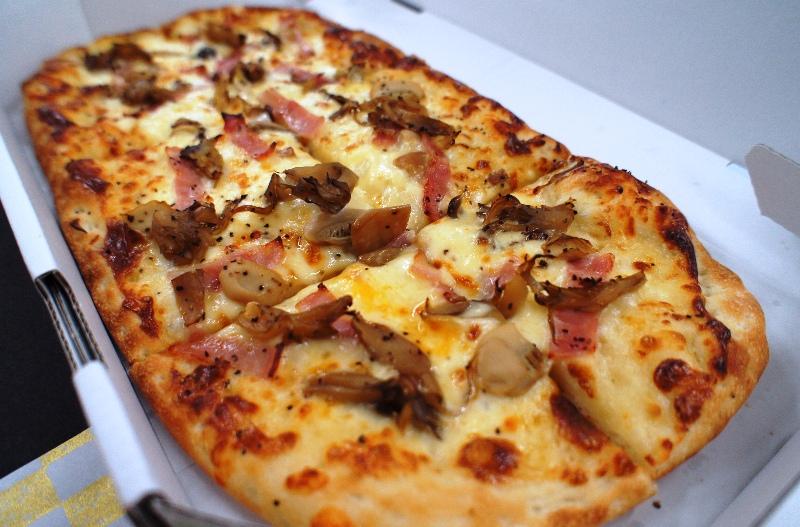 O Xrhsths ピザハット Sto Twitter 新作cmもう見た クワトロフンギ フンギはイタリア語で きのこ ４種のたっぷりきのことベーコンを 濃厚で風味豊かなカマンベールソースでどうぞ Http T Co Svbw5ca3l7 ピザハット 加藤玲奈akb48 Http T Co Udlzuqp3ri