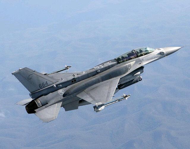 infomiliter81's tweet photo. Singapur Upgrade 60 Unit Pesawat Tempur F-16 Block 52  dan  masalah buat NKRI https://t.co/GNjHqGyNAd @Ryamizard_R http://t.co/2tjlBYai0x