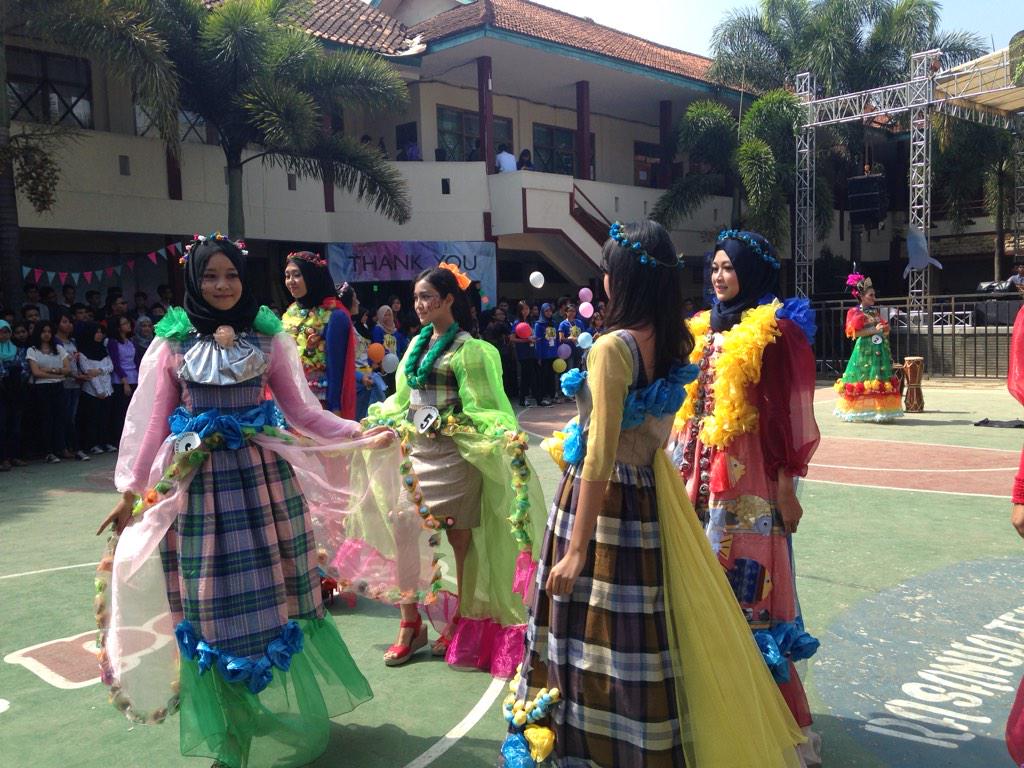 GANS_21's tweet photo. Ayoo buruaan ke SMAN 2 Cimahi!! Udah mulaai nih guysss! :D http://t.co/fy6h0MGQBR