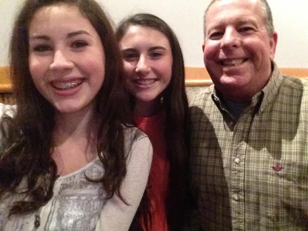 emilyynicolleee's tweet photo. GOT TO SEE MY FAVORITE TEACHER OF ALL TIME TONIGHT AND COULDN'T BE ANYMORE HAPPY #mrreich @shannon_brer http://t.co/0yIoVUTBgn