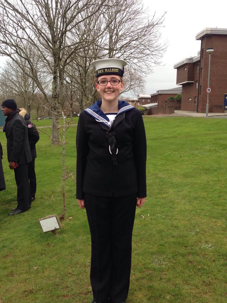 helenjayne21x's tweet photo. Today has hands down been the best day of my life🙊⚓️ #hanson18 #royalnavy #passout http://t.co/yb8HJX2z3b
