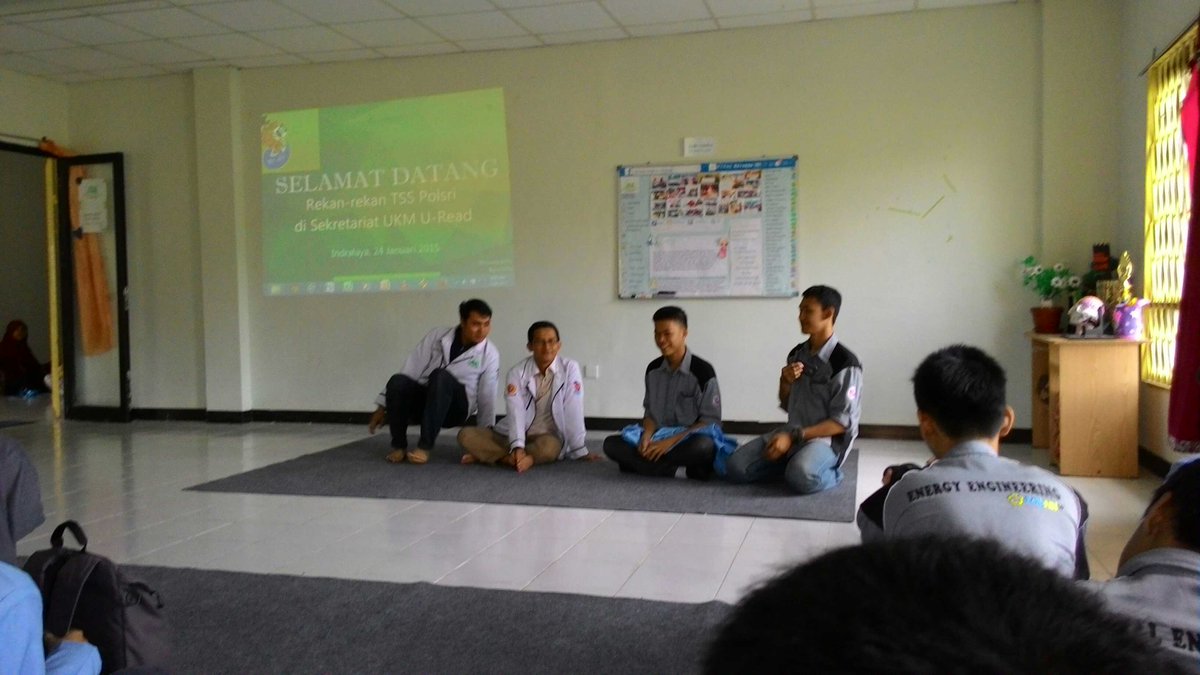Selamat pagi tweets kami dari TSS sedang berkunjung ke unsri bersama rekan" UKM U-read