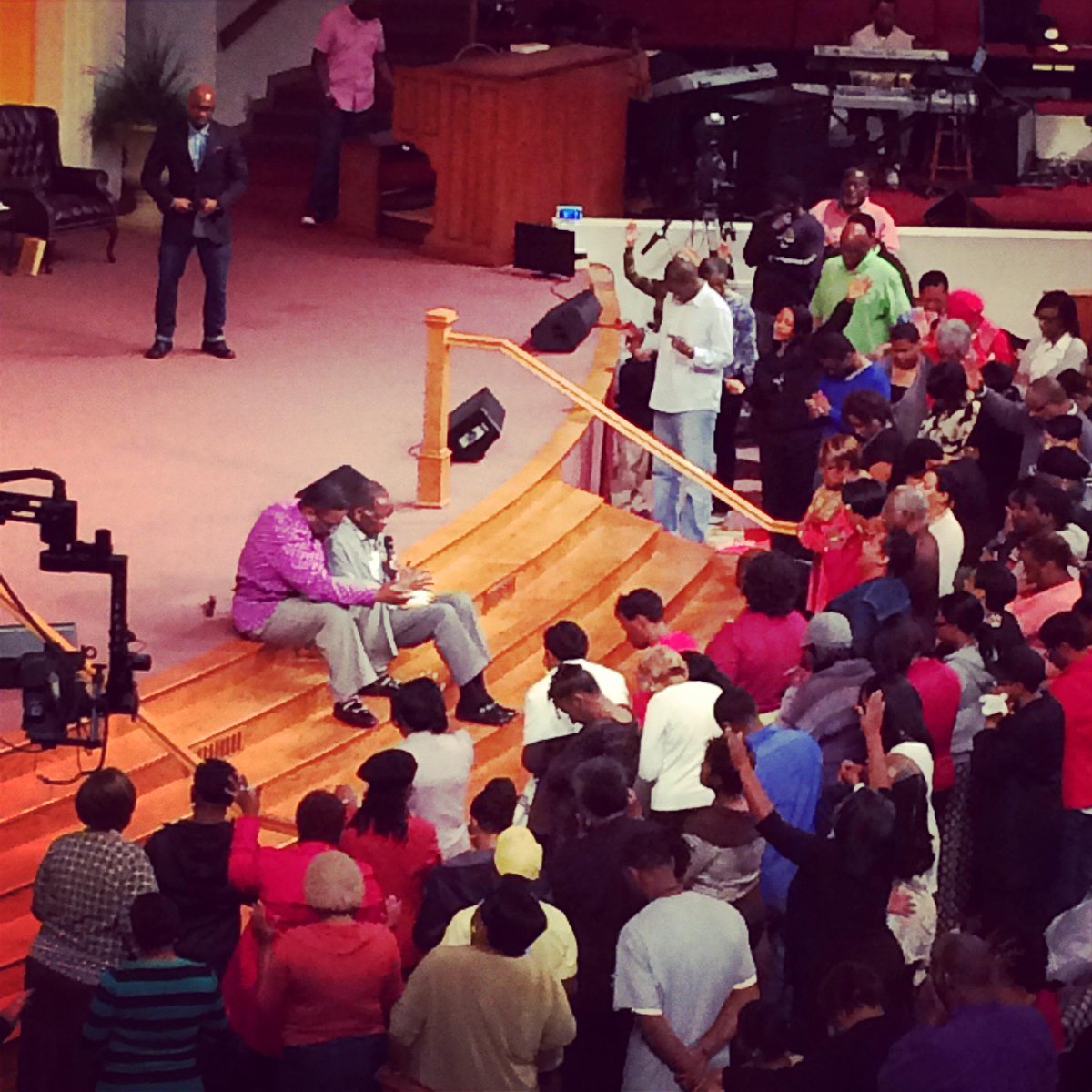 BBIC_Jax's tweet photo. This moment is happening right now! #PrayerJAM #thebethelexperience http://t.co/c2YhZLrIAc http://t.co/U7E0GInLr5