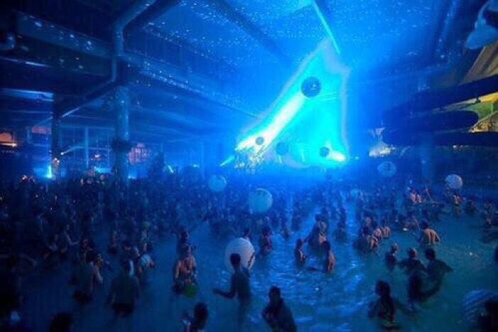 evalunagermesx's tweet photo. “@AdventureVibess: Bucket List: go to a water park rave 🔊😍🌌 http://t.co/DKBA17hbEH” @danaesxx