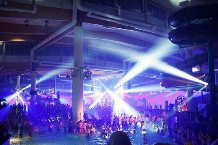 evalunagermesx's tweet photo. “@AdventureVibess: Bucket List: go to a water park rave 🔊😍🌌 http://t.co/DKBA17hbEH” @danaesxx