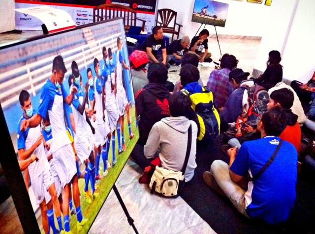 Hayu hayuu.. Diantos sadayana aya workshop foto jurnalistik olahraga dan sepakbola. Gratis!