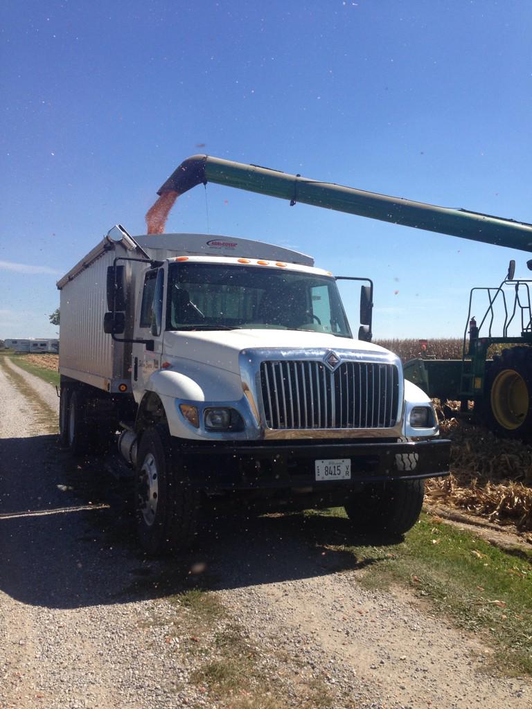 CumminsCummins1's tweet photo. International cummins 😍😍 grain hauling http://t.co/eD6zctxVtK