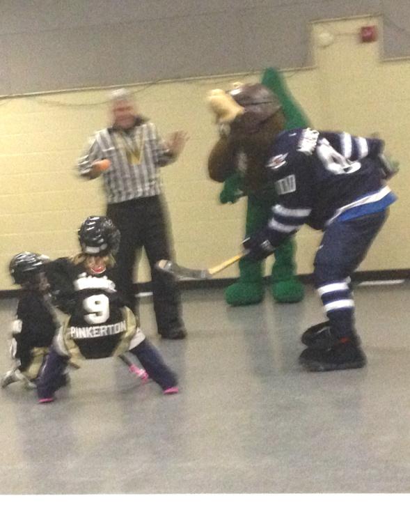 pnky31's tweet photo. Facing off with mickey moose @RoblinParkCC http://t.co/Ug0uav8eys