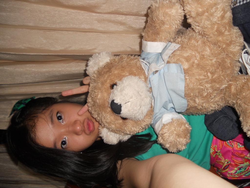 srihst63's tweet photo. "Cileng bobo ya @XiAoSan_: @Teens_Shieren Cileng Ni yg kmaren. :-D  makasi yah ;-) . ^_~ mawarnya jangan lupa : http://t.co/EDdbvG4O6G"