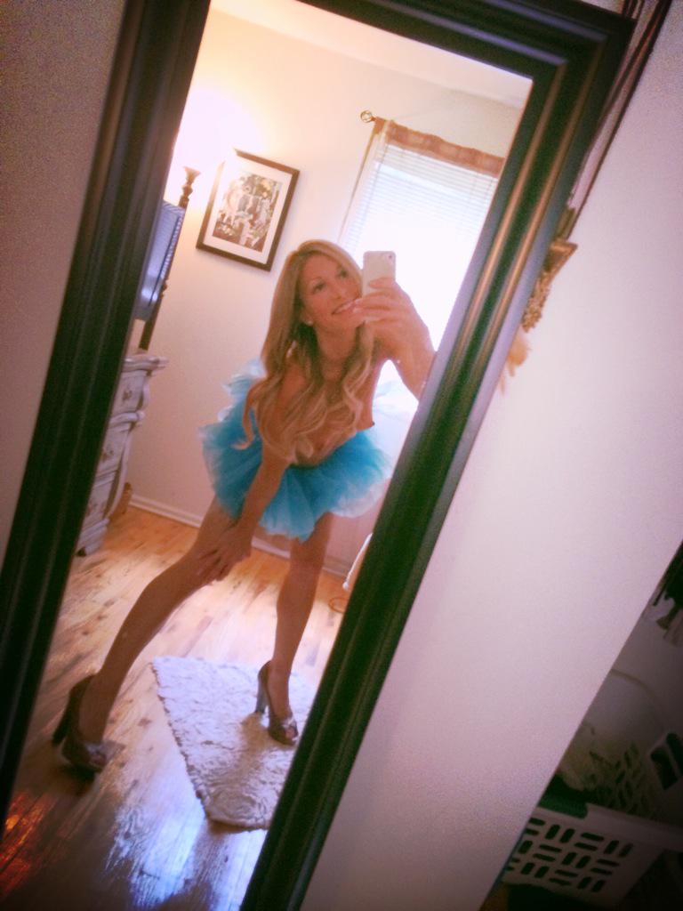 ReeceRyanxxx's tweet photo. Through the looking glass http://t.co/KsLbuz5yMG