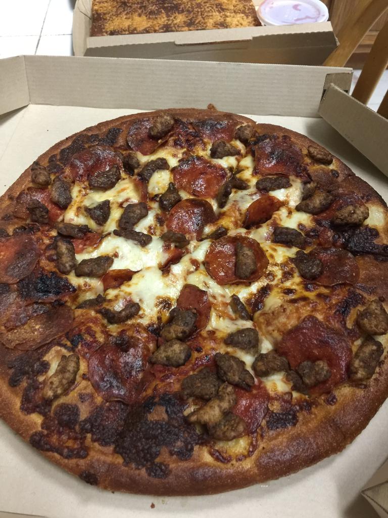 medboy92's tweet photo. Was craving pizza all day and ended getting very disappointed. @pizzahut http://t.co/4ZTddhgNk9