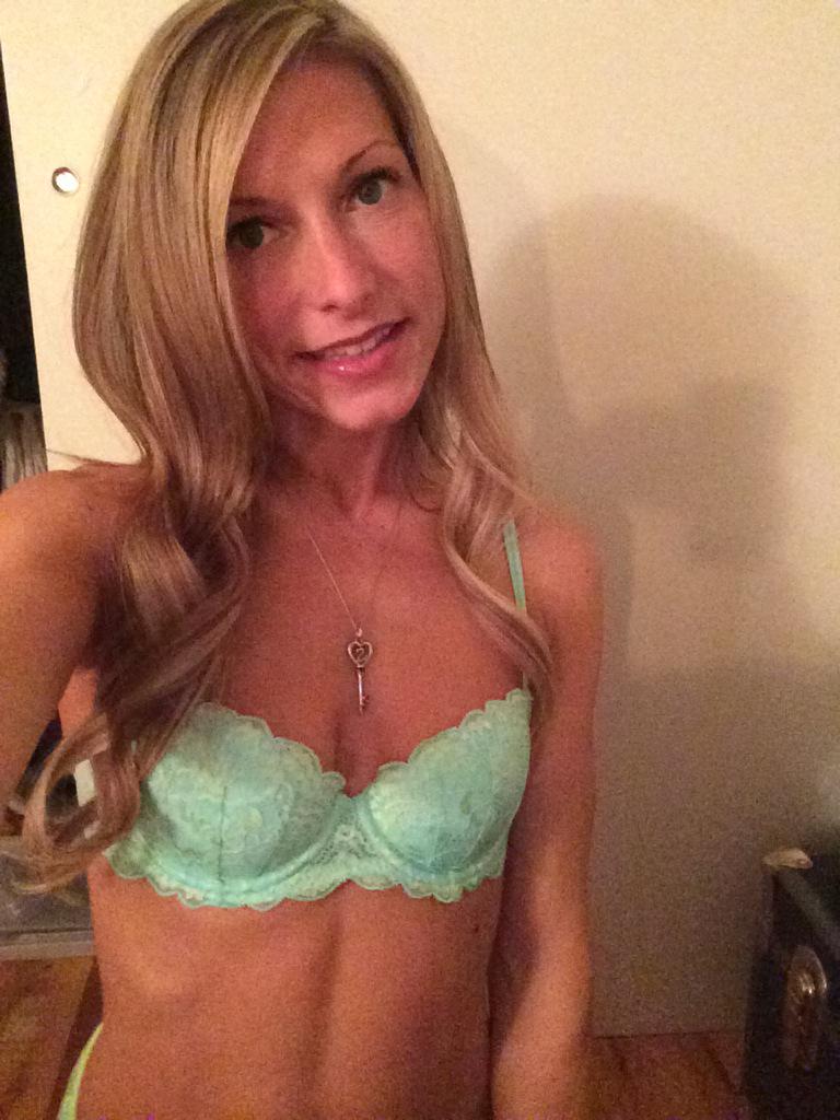 ReeceRyanxxx's tweet photo. Green with envy over my tan from seasons passed http://t.co/704nI7qtBC