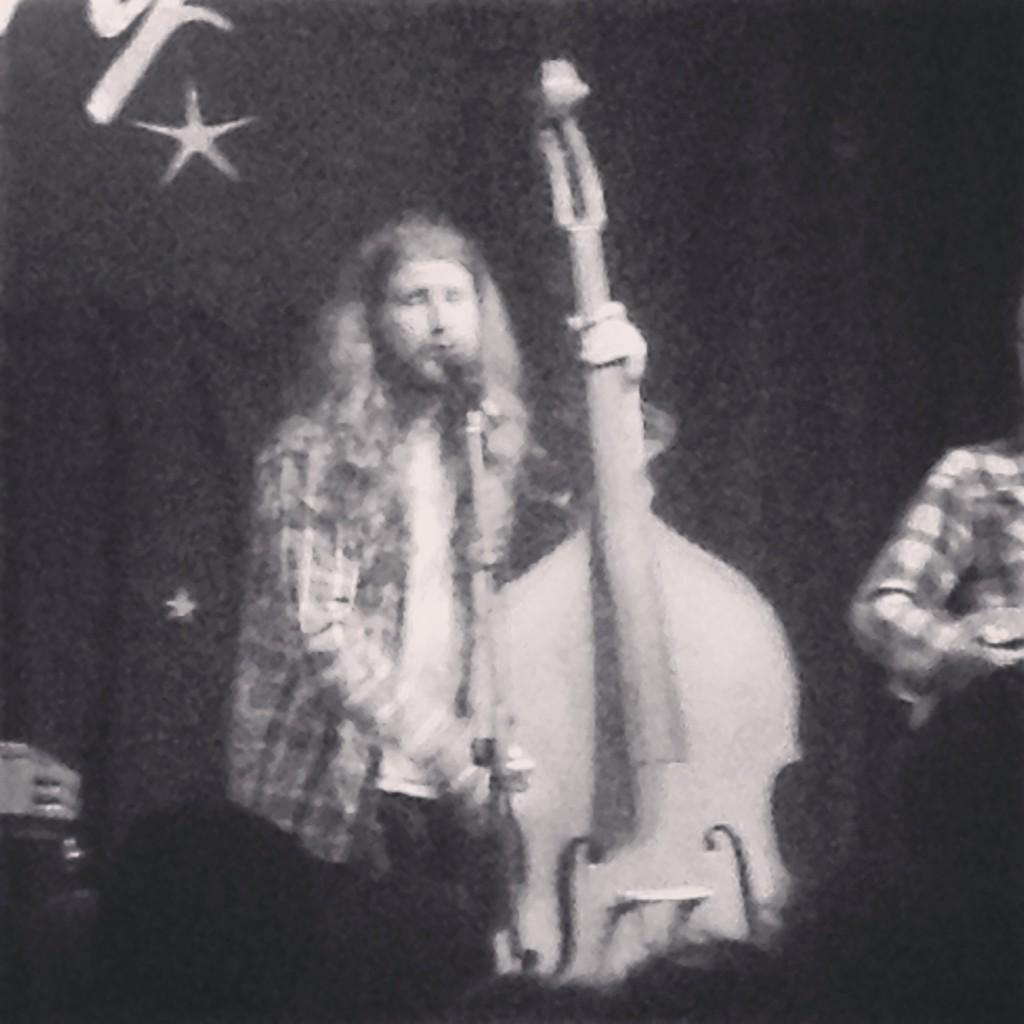bendwedding's tweet photo. Hanging with @CaseyBassy &amp; my kids at the Belfry in Sisters! It's great to be me...tonight! Lol http://t.co/shyJNZk2ka