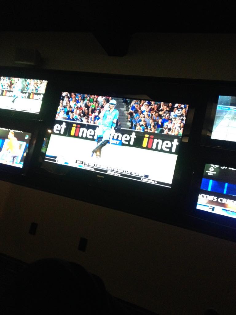 nzhillfran's tweet photo. Yeh mate #BigFinals Strikers all out for under 100 #fulltoss #cozzie http://t.co/MkMD0bamjG
