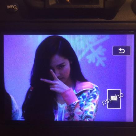 [PIC][23-01-2015]Jessica xuất hiện tại Thành Đô để tham dự buổi fansign đầu tiên cho thương hiệu "Lining" B8G0JOICYAM9Ilv