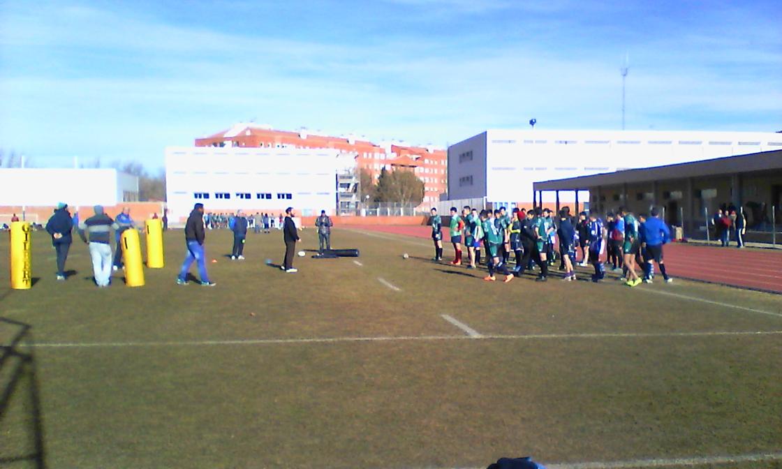crtoledo1's tweet photo. Nuestros chicos de la escuela @RugbyToledo ya están formando parte de la jornada de entreno en Cuenca #estoesrugby http://t.co/xe52ramep6