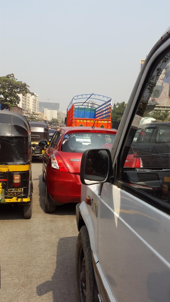 CardozPaul's tweet photo. And as usual......wat mumbai is known for......traffic http://t.co/U0Qi7QEyiq