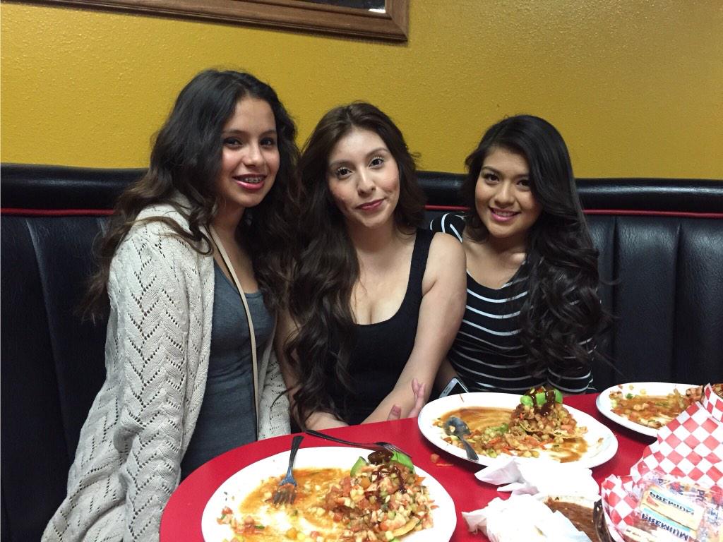 lesliex0_'s tweet photo. My girls #missingb #missingr ๐๐ http://t.co/AjCBlRaOK8