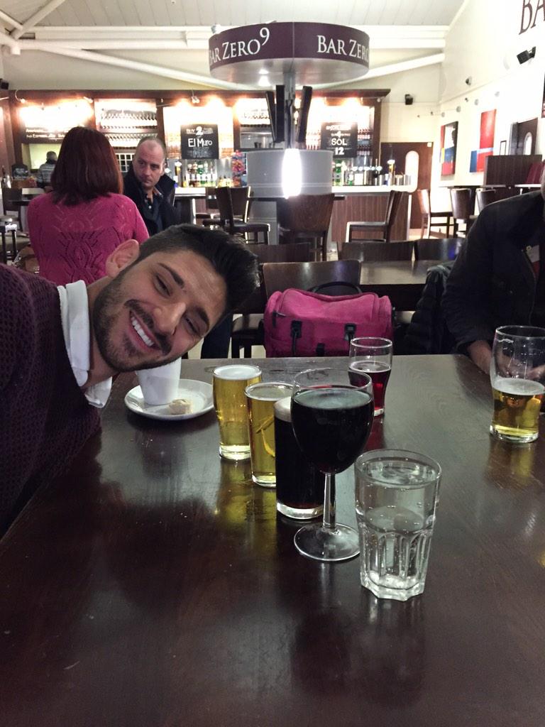 jordfranklin_'s tweet photo. I do not envy Sav #5Halfs #7am #Hesagooddrinkeranyway π http://t.co/UlfcB60HZk
