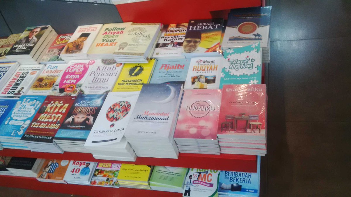 ifankaka's tweet photo. Seri buku cinta islami @qultummedia @infobukuid #semarang#citraland http://t.co/zpw6g7PSSl