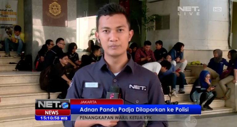 OfficialNETNews's tweet photo. Wakil Ketua KPK, Adnan Pandu Praja dilaporkan ke Polisi terkait kasus pencurian saham #BreakingNews_NET http://t.co/KzKIWNh1HU
