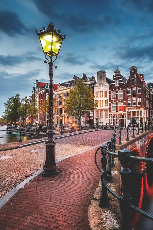 _Paisajes_'s tweet photo. Esta es Ámsterdam es la capital oficial de los Paises Bajos http://t.co/48MgVlsnQf