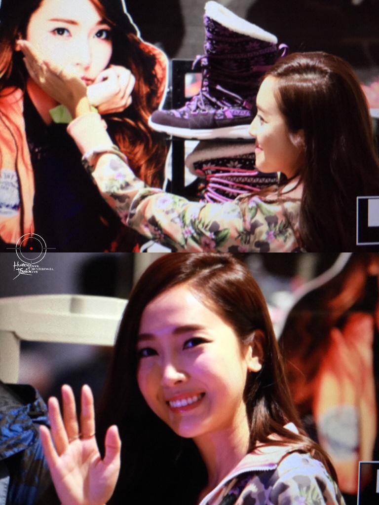 [PIC][23-01-2015]Jessica xuất hiện tại Thành Đô để tham dự buổi fansign đầu tiên cho thương hiệu "Lining" B8GeSp2IYAAETVs