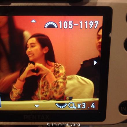 [PIC][23-01-2015]Jessica xuất hiện tại Thành Đô để tham dự buổi fansign đầu tiên cho thương hiệu "Lining" B8GjIpkIYAAe0J0