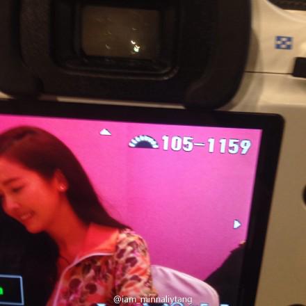 [PIC][23-01-2015]Jessica xuất hiện tại Thành Đô để tham dự buổi fansign đầu tiên cho thương hiệu "Lining" B8Gjd4VIAAA-zxU