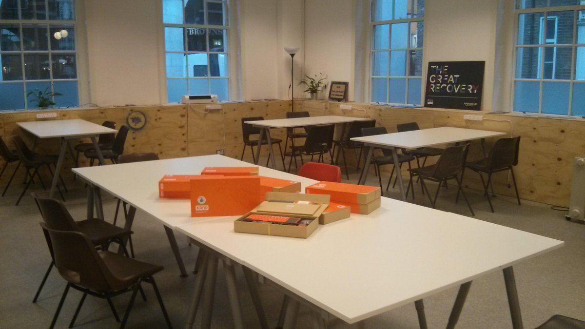 <a href="/FabLabLondon/">FabLabLondon</a> today :) enormous thanks to the teams <a href="/sciencerewired/">ScienceRewired</a> <a href="/teamkano/">KANO</a> hosting a digital schools event #fablab