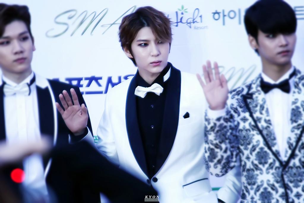 B8GoyS1CEAEsctO.jpg:large