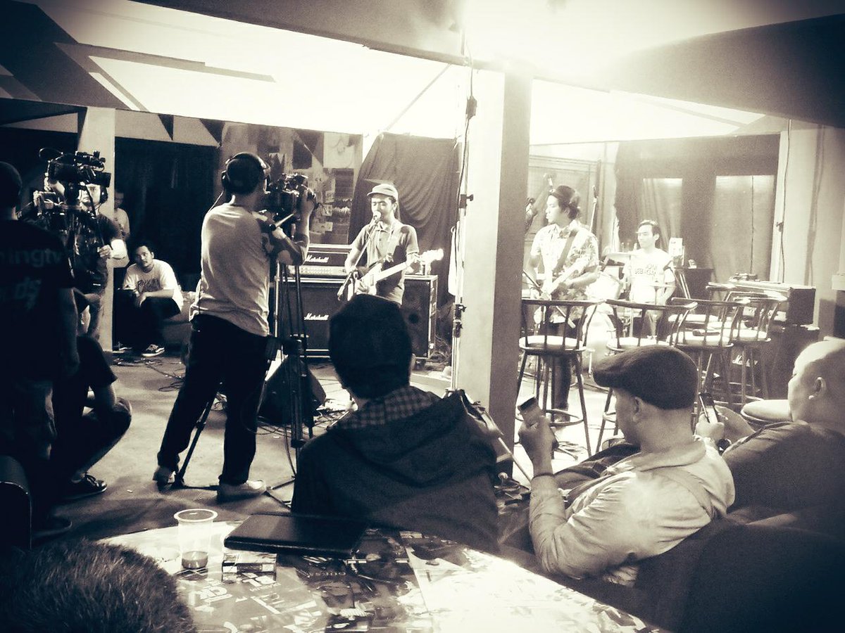 Senang senang bareng <a href="/Trou_Official/">Troü</a>