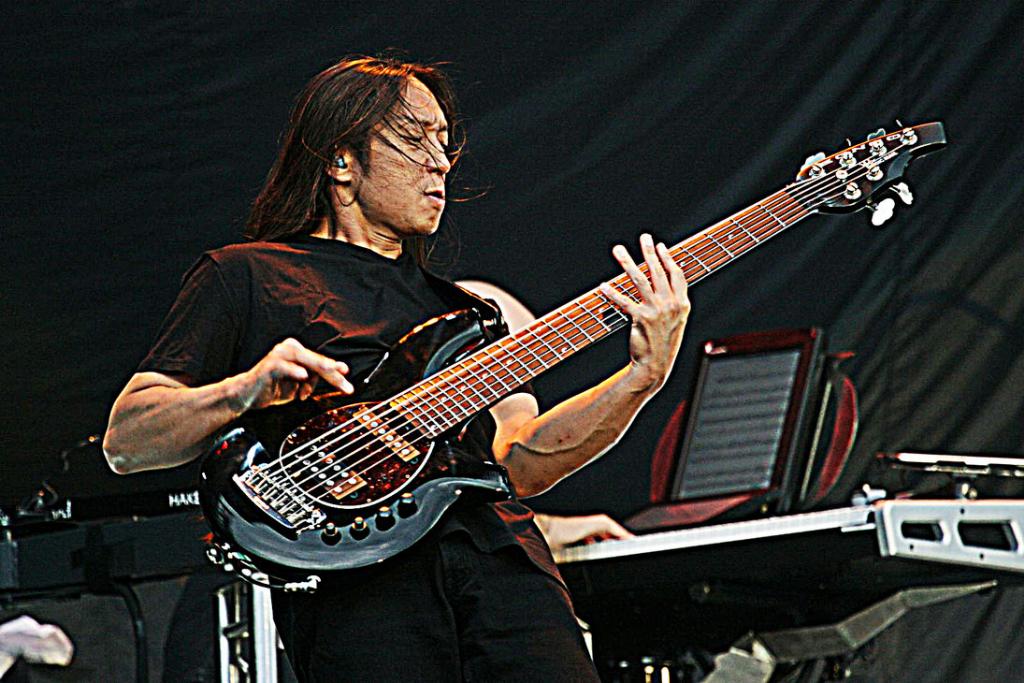 Happy 48th birthday to John Myung... Wah, ternyata selama ini saya jg suka sama yg korea2an 