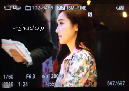 [PIC][23-01-2015]Jessica xuất hiện tại Thành Đô để tham dự buổi fansign đầu tiên cho thương hiệu "Lining" B8GxdvuCIAEfEX6