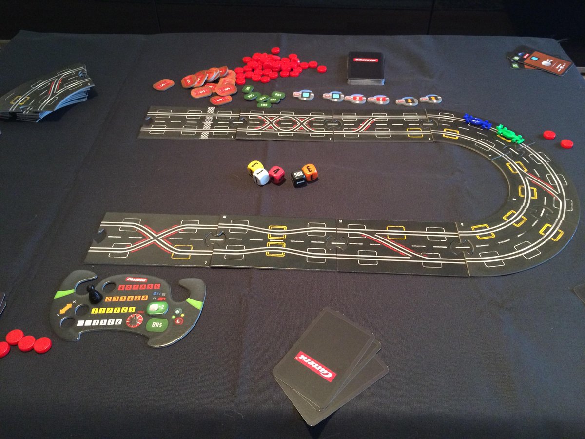BoardgamingBlog's tweet photo. Eine Runde #startfrei zum Frühstück. #carrera #formel1 (René) http://t.co/KUZnix3qLi