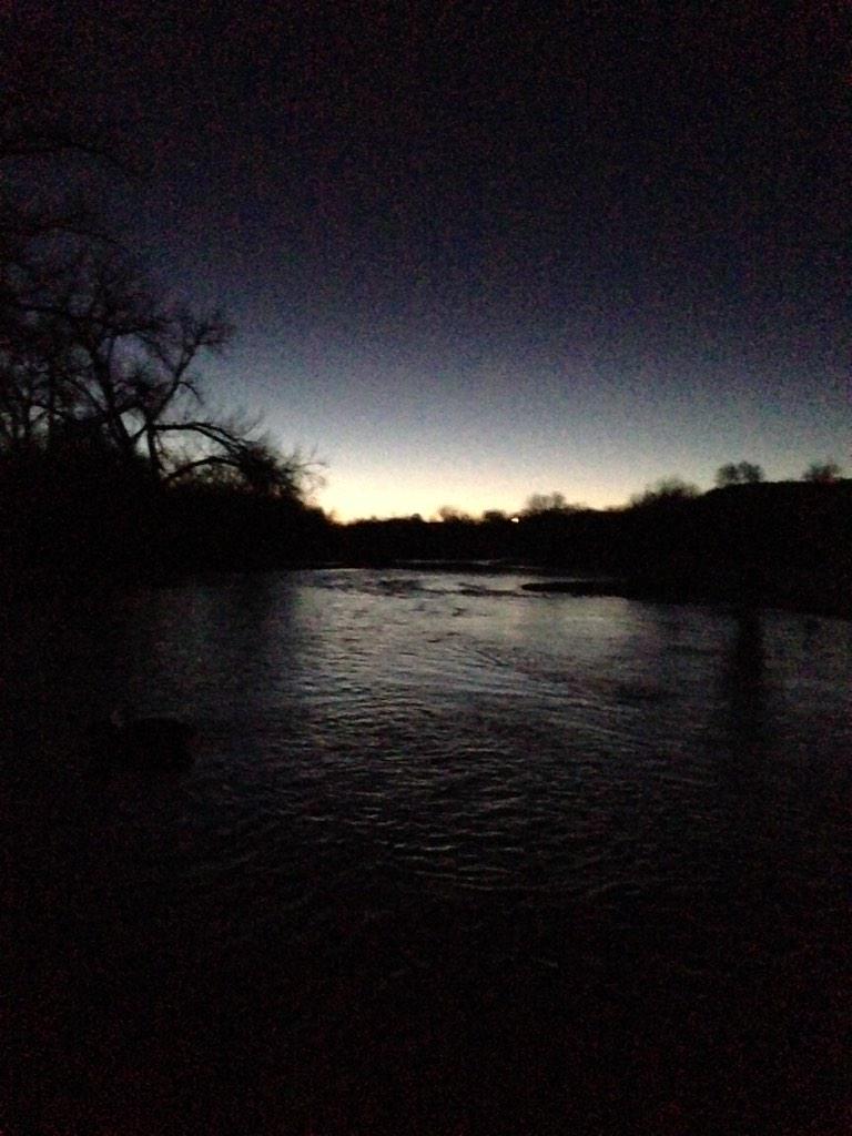 Topcaliberoutdo's tweet photo. I #love a sunrise on the river #duckhunting @quackkeeper @knukleenergy http://t.co/x1DwXt7c43