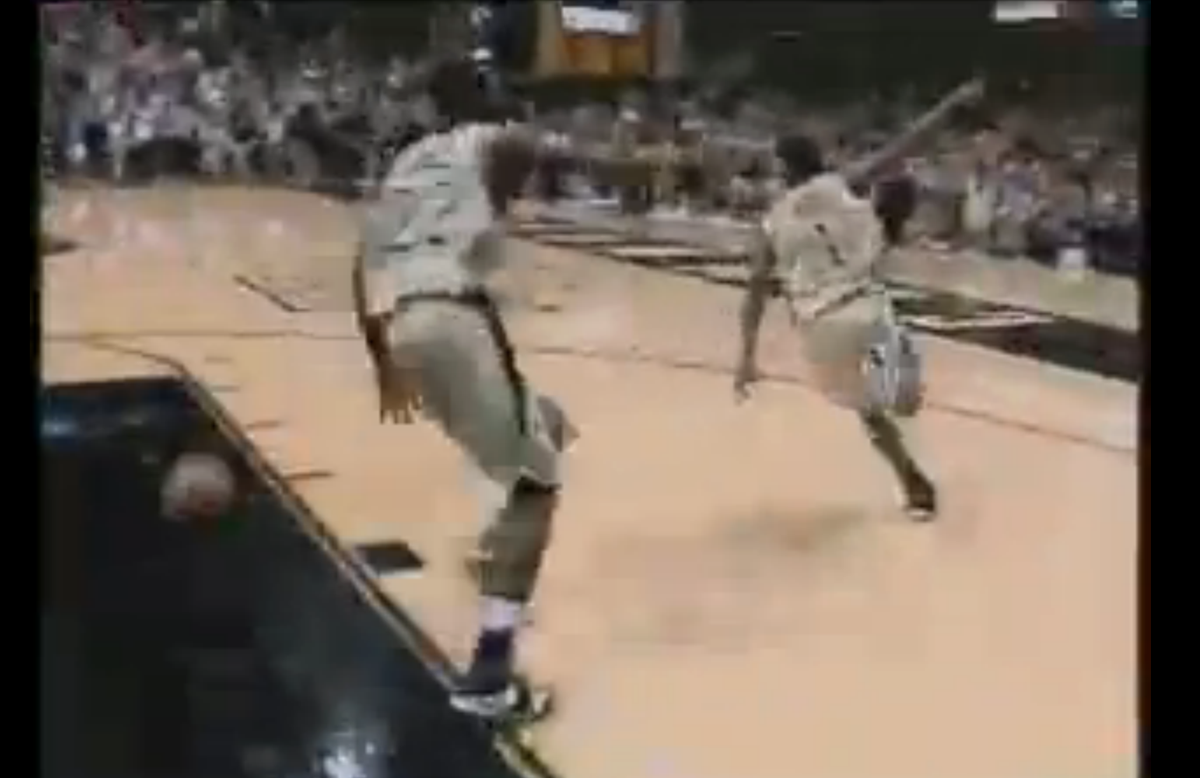 mmoore615's tweet photo. “@JTerrell33: #Sorry4theQuality #BuzzerBeater @CoachMooreSU #GameDay http://t.co/vjg7AH0tSV” - #AnchorDown