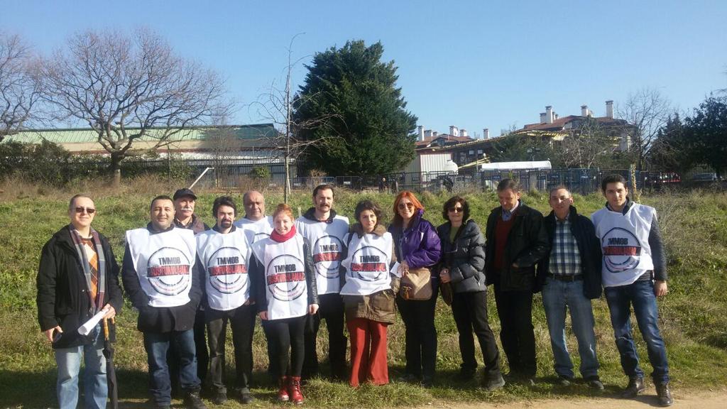 CMOistanbul's tweet photo. Bugün Validebağ Gönüllüleri ile birlikte Validebağ Korusunda kaçak inşaatı ve çimentolu dereyi inceledik ! http://t.co/RQht4pAGax