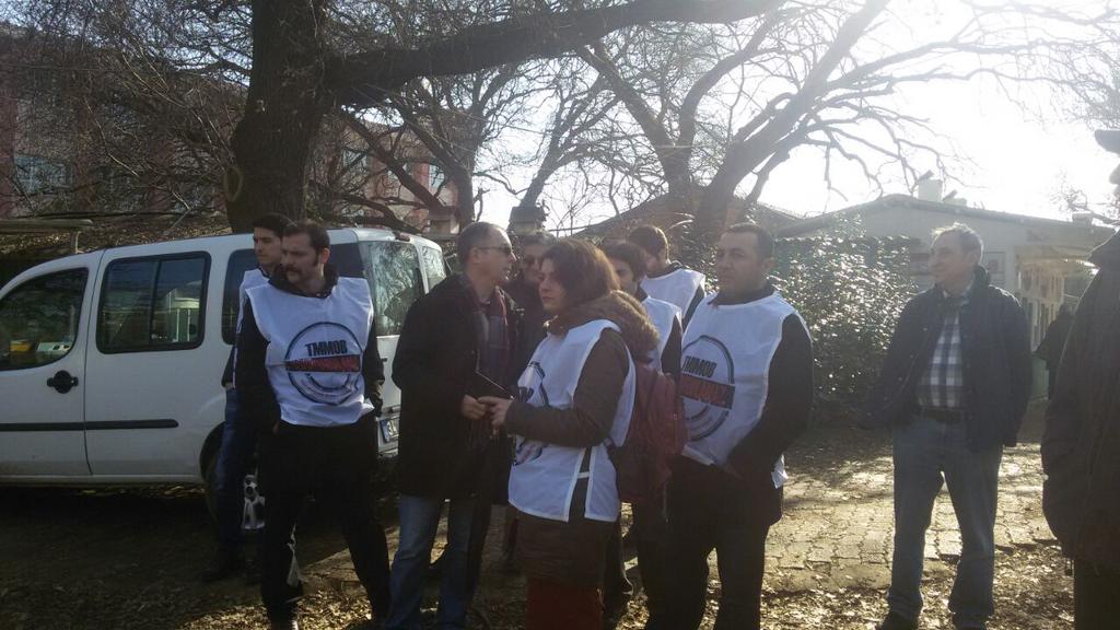 CMOistanbul's tweet photo. Bugün Validebağ Gönüllüleri ile birlikte Validebağ Korusunda kaçak inşaatı ve çimentolu dereyi inceledik ! http://t.co/RQht4pAGax