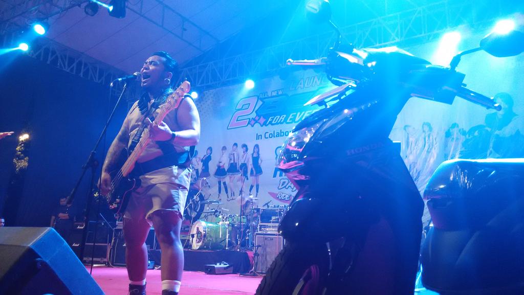 hondaistimewaID's tweet photo. Dan Launching #2BeATForEvery1 bareng @EndankSoekamti_ @OZA_KIOZA dan @ozoradancer sudah selesai.. Sampai jumpa lagi! http://t.co/5r1bvq2rH9