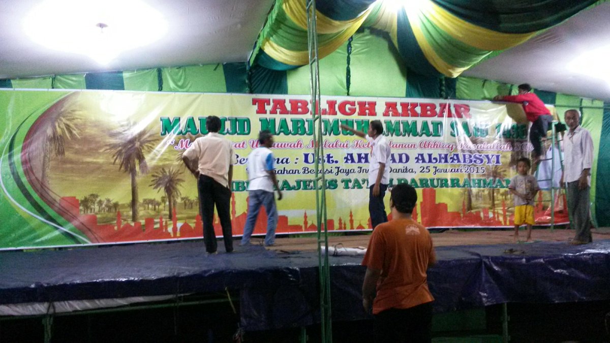 abaheten's tweet photo. Insya Allah semua siap untuk acara besok Ustadz. Gak sabar :) @ustad_alhabsyi http://t.co/wN3CFEjpBQ