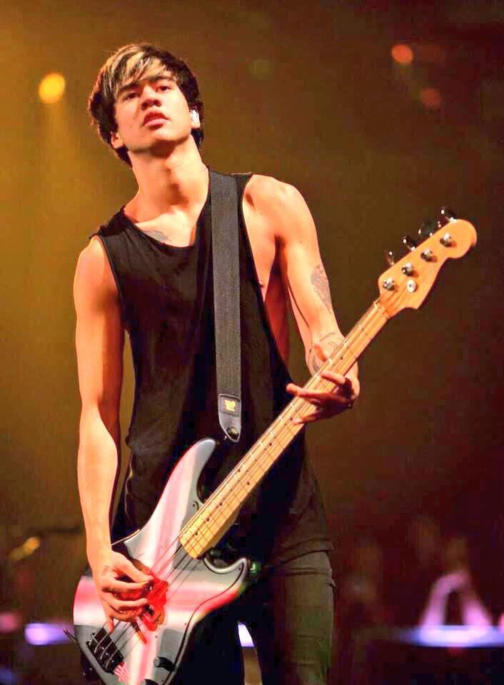 HAPPY BIRTHDAY CALUM HOOD <3 LOVE YOU:) CANT WAIT TO SEE YOU NEXT MONTH! 