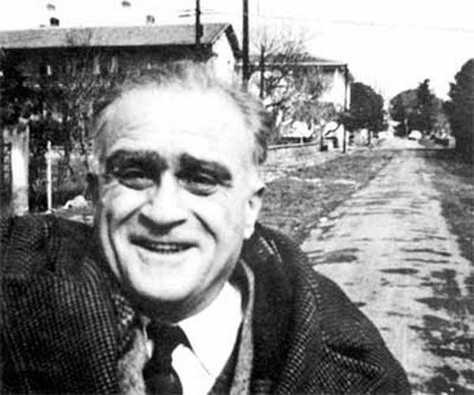 Herkes az çok bir veya birkaç insanın yüzünden kötüdür.  

Tanpınar