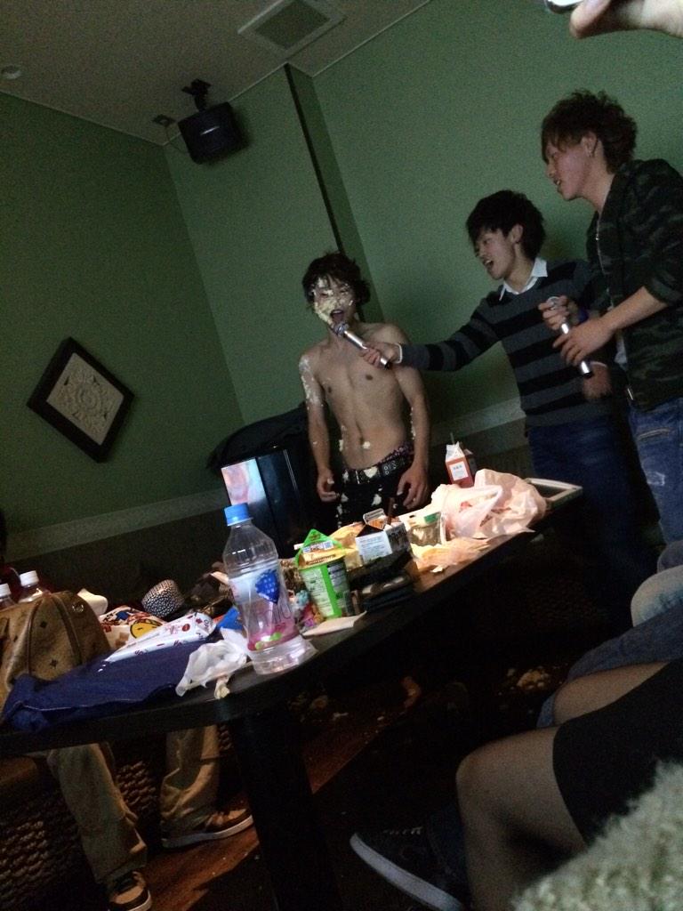 @luvkmkso5ll1 @ymr0520 
成人式もっかい集まろ！！