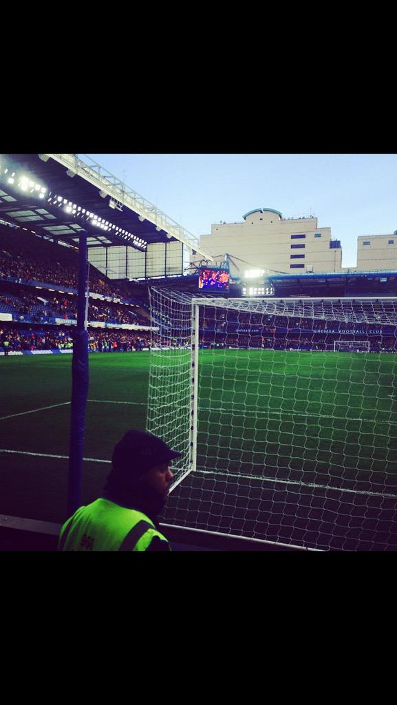 RaidWhite's tweet photo. On représente outre manche ! #Chelsea #London #RaidWhite #StamfordBridge @PAmoi_ http://t.co/IRv1zLsmuR