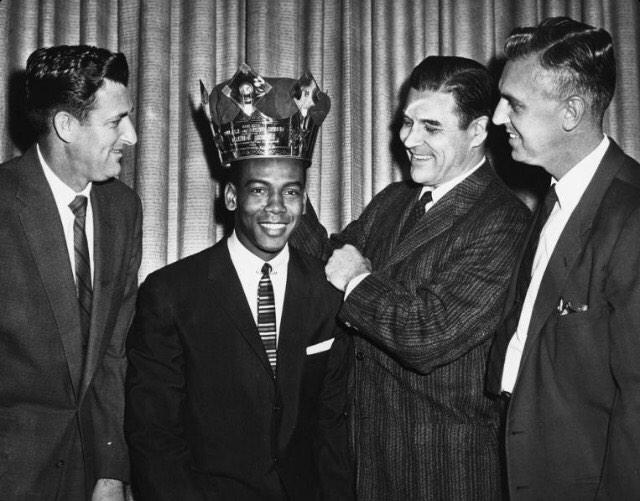 wrigleyreport's tweet photo. Ernie Banks being named Most Valuable Player of the National League in January of 1959 #abc7weekend #RIPErnieBanks http://t.co/5k9Yw0K6DT