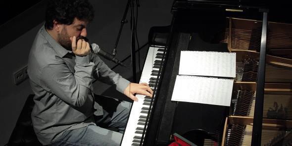 CMetropol's tweet photo. Avui a les 22h @antonioserrano #concertdelsegle @CMetropol #harmonius #jamestabe #theluxe @TGNcultura #fandetgn http://t.co/cf0D8myCks